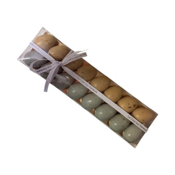 Œufs de mouette au caramel au beurre salé ou praliné aux amandes et noisettes. Assortiment de 16 pièces - 210 g environ.
