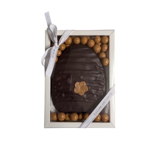 Œuf gourmand au Spéculoos et ses petits œufs. Composition au chocolat noir et blond de 305 g environ.